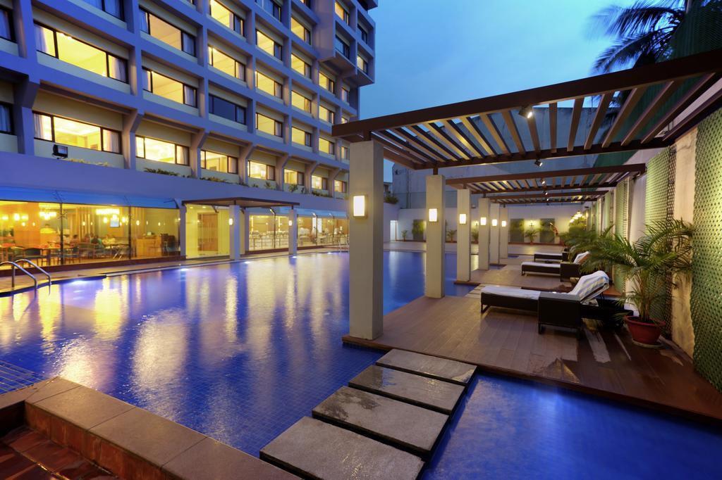 Dolphin Hotel Визакхапатнам Екстериор снимка