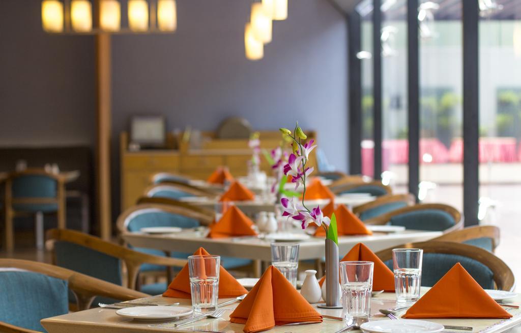 Dolphin Hotel Визакхапатнам Екстериор снимка