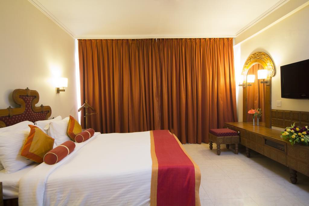 Dolphin Hotel Визакхапатнам Екстериор снимка