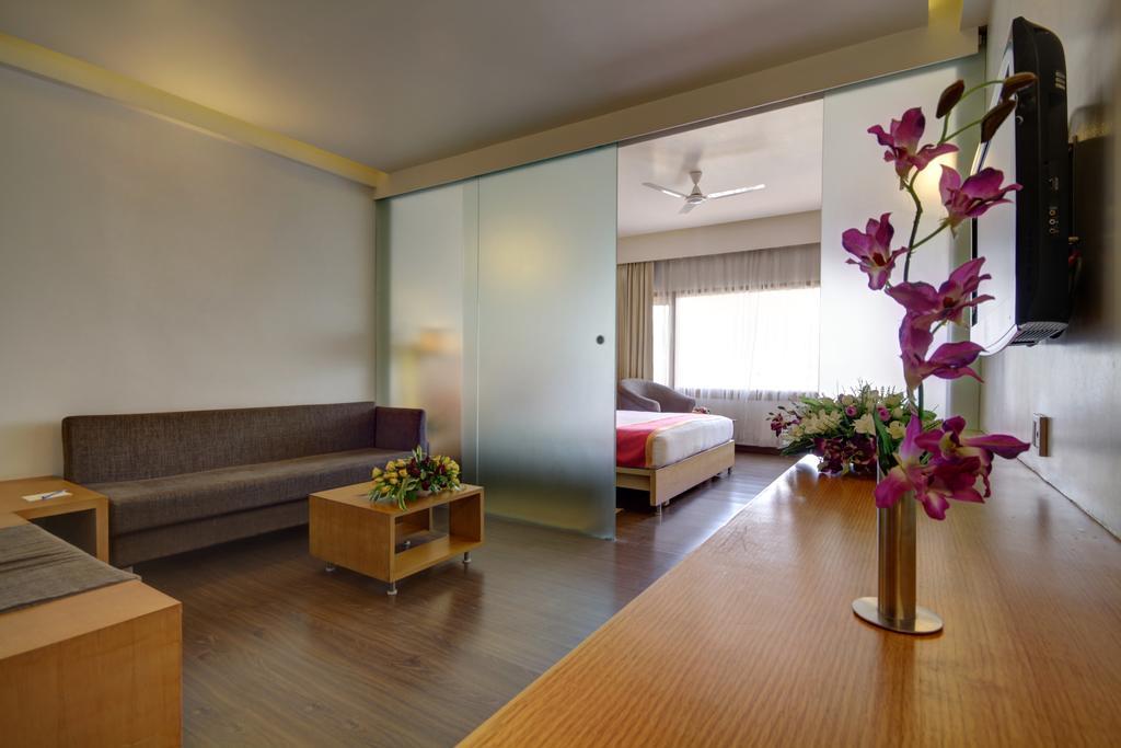 Dolphin Hotel Визакхапатнам Екстериор снимка