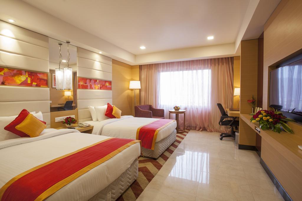 Dolphin Hotel Визакхапатнам Екстериор снимка