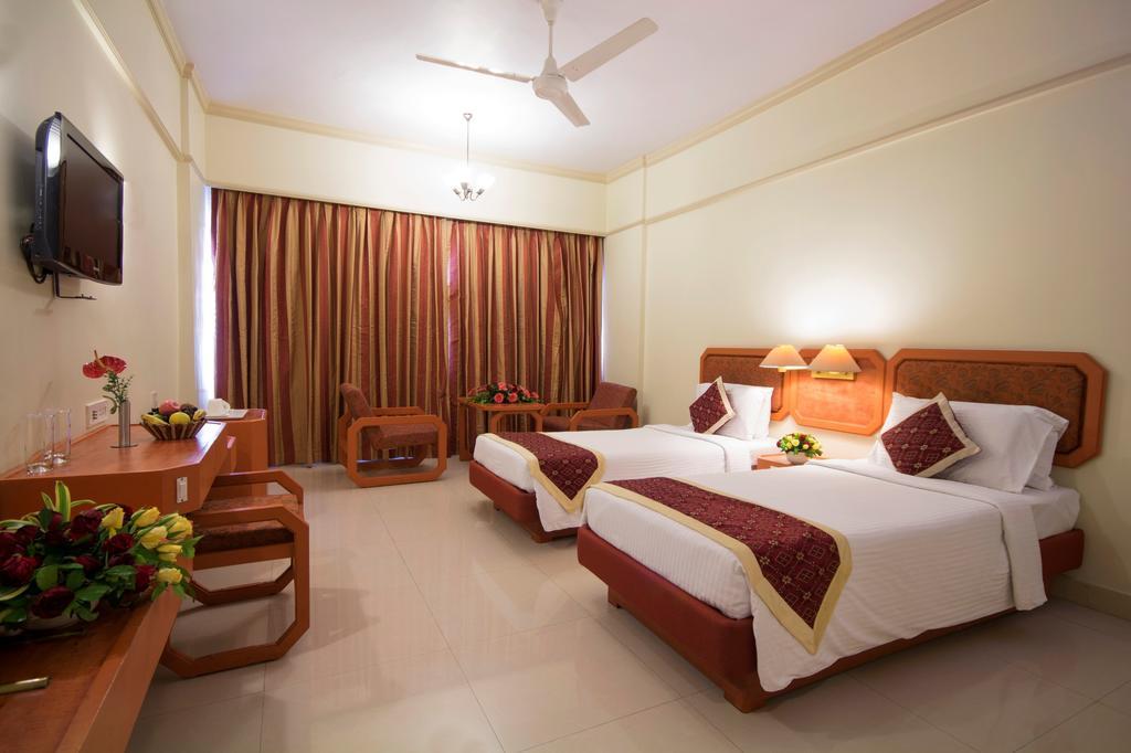 Dolphin Hotel Визакхапатнам Екстериор снимка