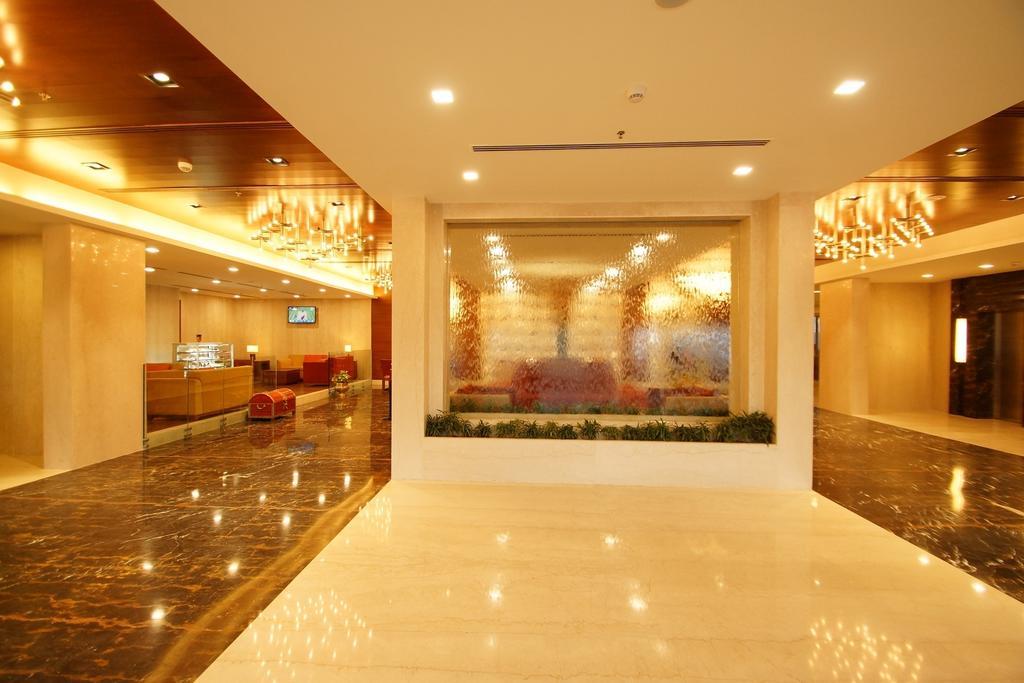 Dolphin Hotel Визакхапатнам Екстериор снимка
